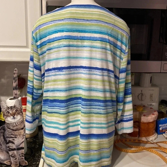 Q womens Alfred Dunner cheerful floral stretch plus size top 2X - Picture 2 of 3